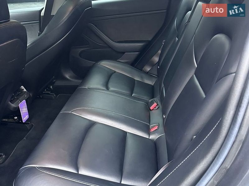 Седан Tesla Model 3 2018 в Ровно