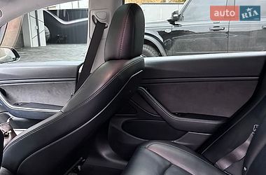 Седан Tesla Model 3 2018 в Ровно