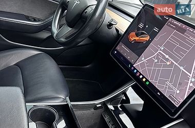 Седан Tesla Model 3 2018 в Ровно