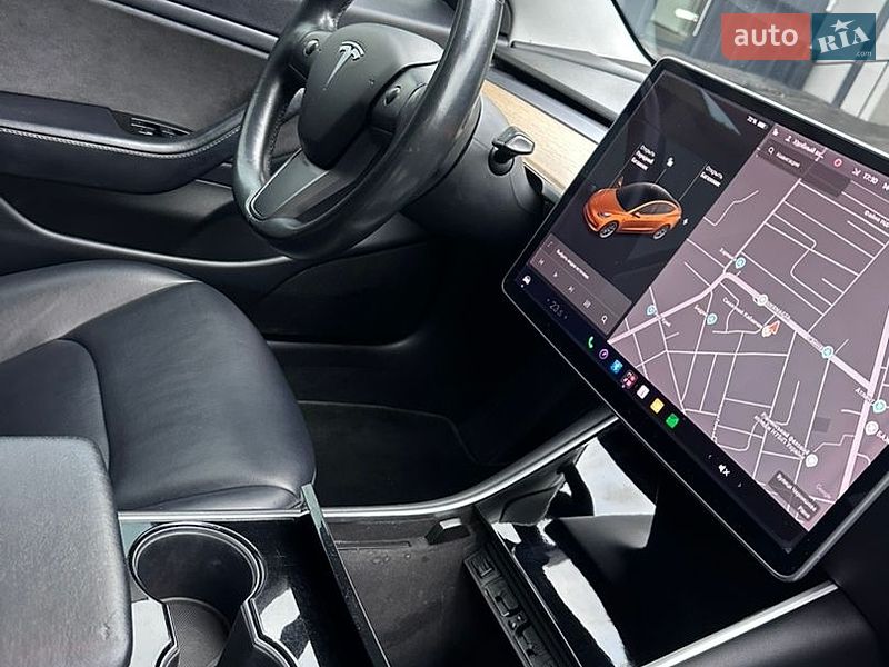 Седан Tesla Model 3 2018 в Ровно