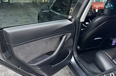 Седан Tesla Model 3 2018 в Ровно