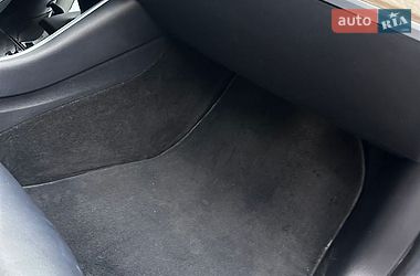 Седан Tesla Model 3 2018 в Ровно