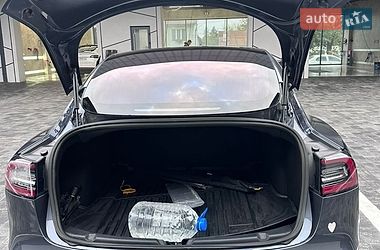 Седан Tesla Model 3 2018 в Ровно