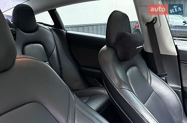 Седан Tesla Model 3 2018 в Ровно