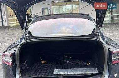 Седан Tesla Model 3 2018 в Ровно