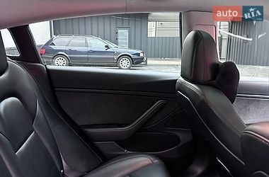 Седан Tesla Model 3 2018 в Ровно