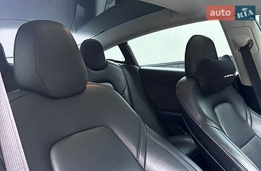 Седан Tesla Model 3 2018 в Ровно