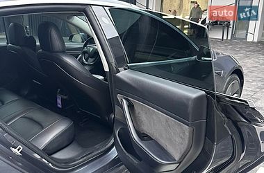 Седан Tesla Model 3 2018 в Ровно