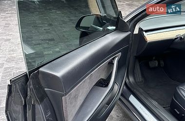 Седан Tesla Model 3 2018 в Ровно
