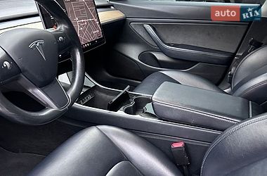 Седан Tesla Model 3 2018 в Ровно