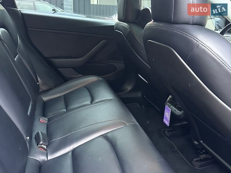 Седан Tesla Model 3 2018 в Ровно
