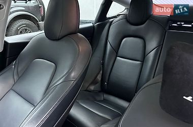 Седан Tesla Model 3 2018 в Ровно
