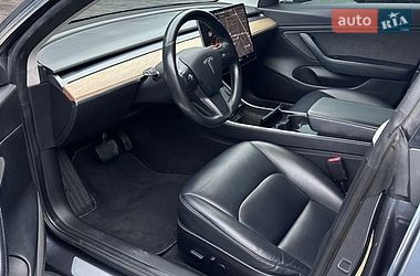 Седан Tesla Model 3 2018 в Ровно