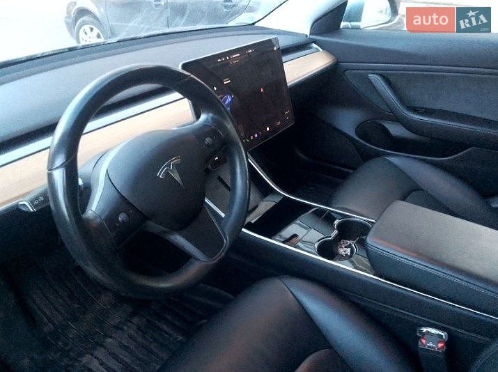 Седан Tesla Model 3 2019 в Тернополі