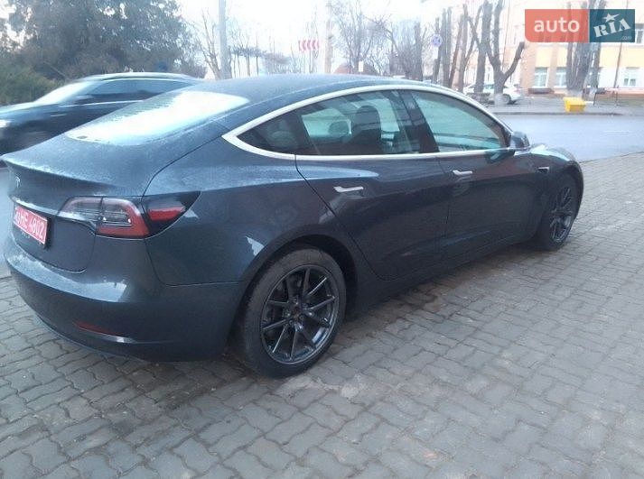Седан Tesla Model 3 2019 в Тернополі