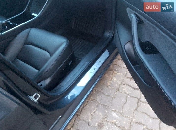 Седан Tesla Model 3 2019 в Тернополі
