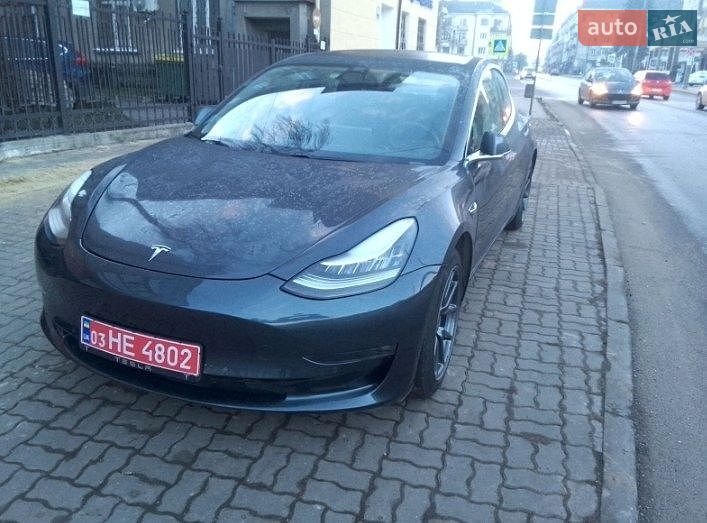 Седан Tesla Model 3 2019 в Тернополі