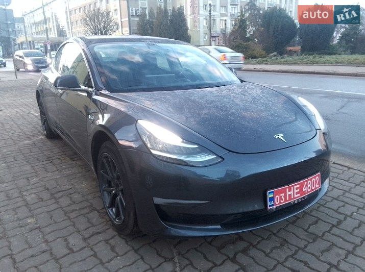 Седан Tesla Model 3 2019 в Тернополі