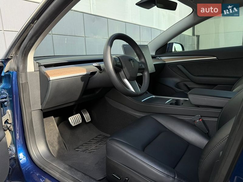 Седан Tesla Model 3 2023 в Одессе