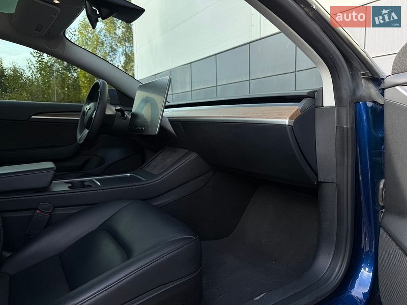 Седан Tesla Model 3 2023 в Одессе