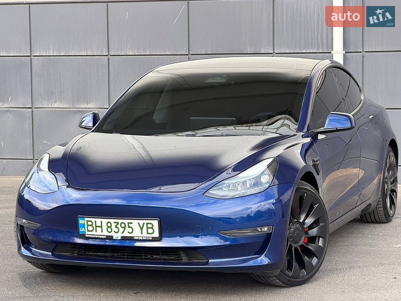 Седан Tesla Model 3 2023 в Одессе