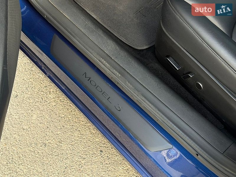 Седан Tesla Model 3 2023 в Одессе