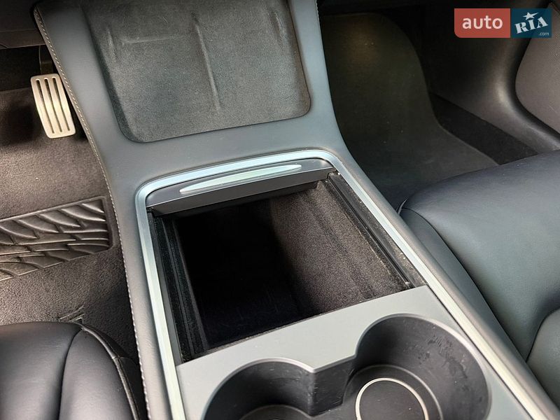 Седан Tesla Model 3 2023 в Одессе