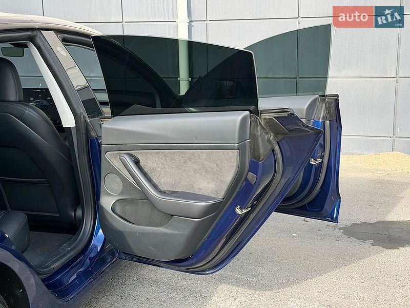 Седан Tesla Model 3 2023 в Одессе