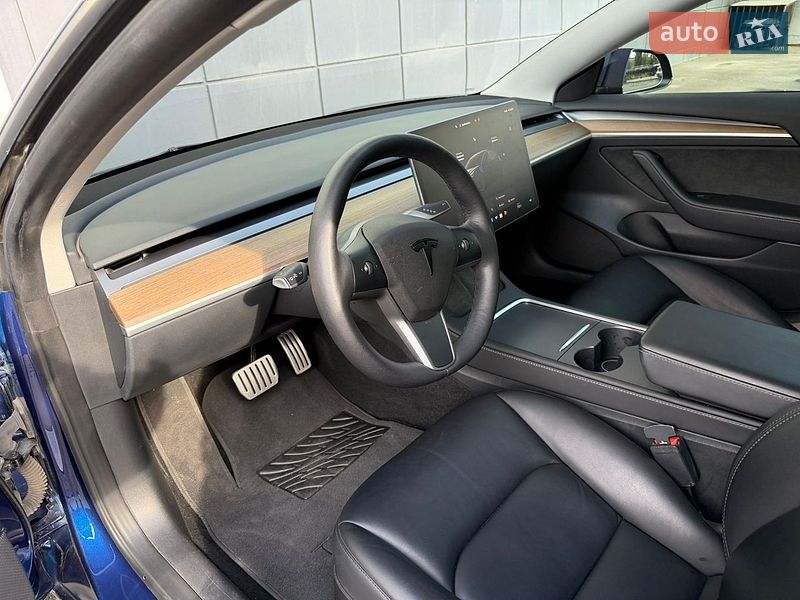 Седан Tesla Model 3 2023 в Одессе