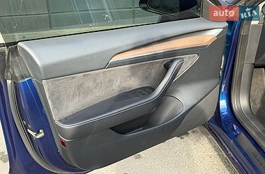 Седан Tesla Model 3 2023 в Одессе