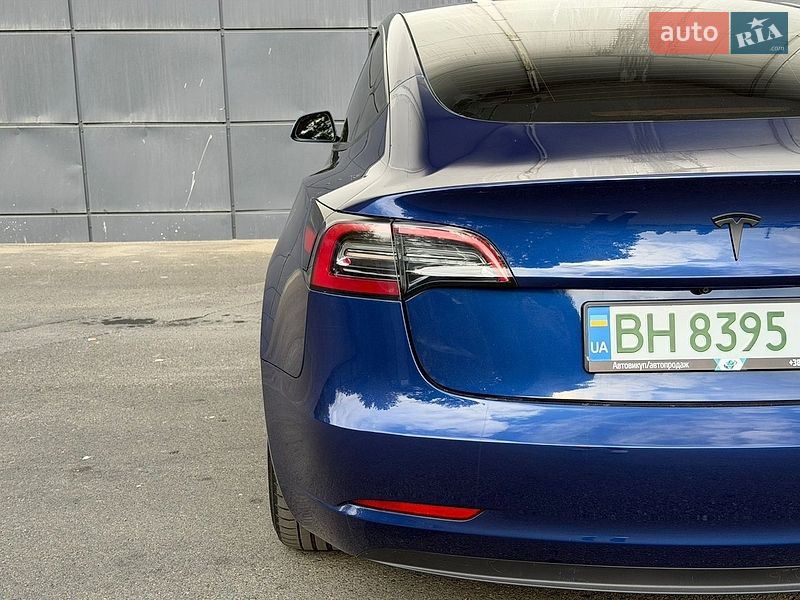 Седан Tesla Model 3 2023 в Одессе