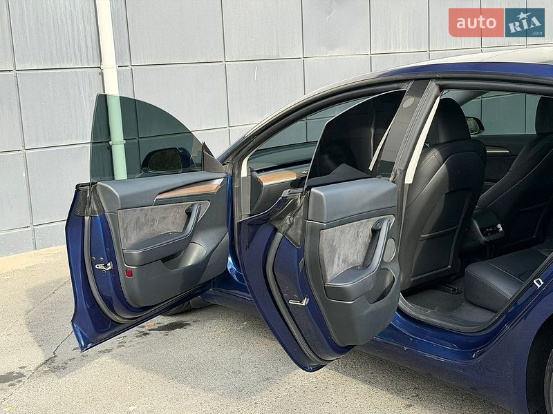 Седан Tesla Model 3 2023 в Одессе