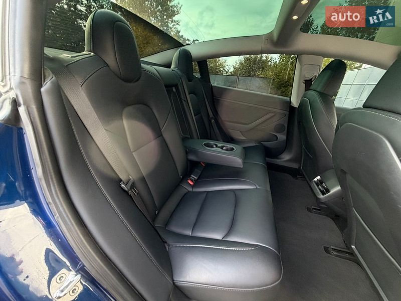 Седан Tesla Model 3 2023 в Одессе