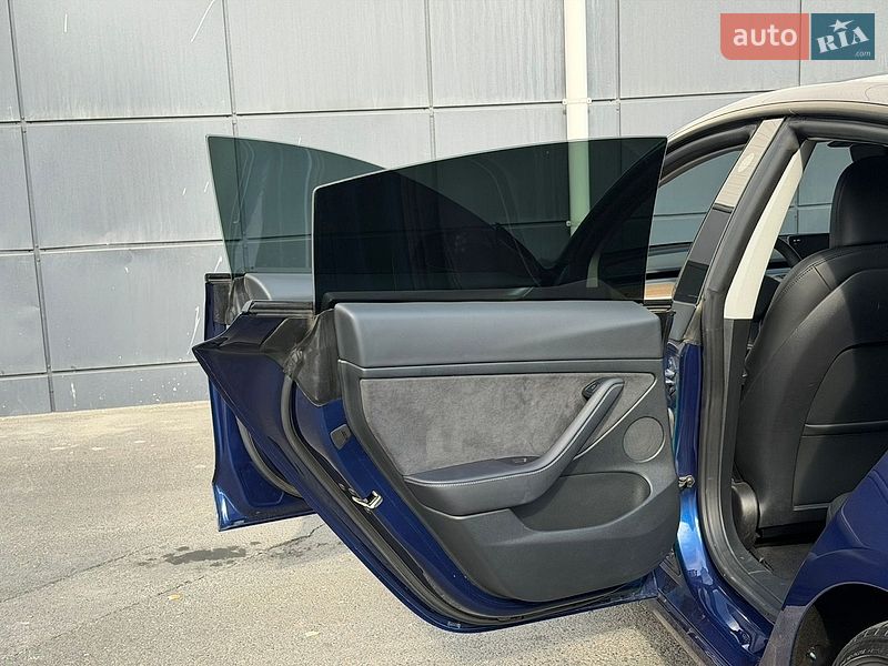 Седан Tesla Model 3 2023 в Одессе
