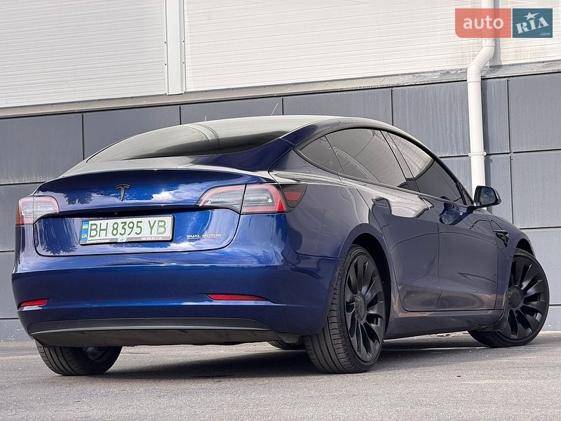 Седан Tesla Model 3 2023 в Одессе