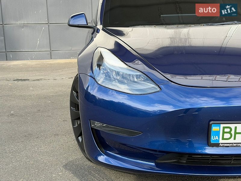 Седан Tesla Model 3 2023 в Одессе