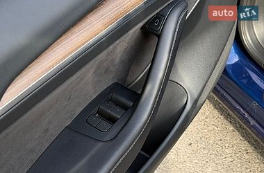 Седан Tesla Model 3 2023 в Одессе