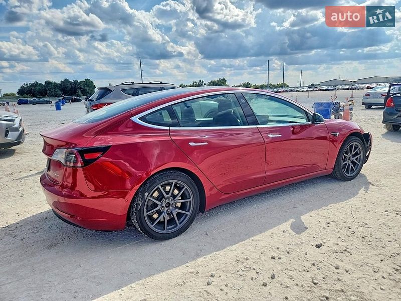 Седан Tesla Model 3 2019 в Львове