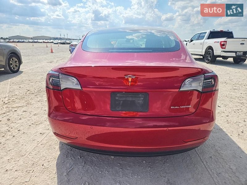 Седан Tesla Model 3 2019 в Львове