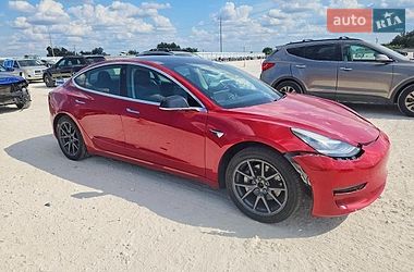 Седан Tesla Model 3 2019 в Львове