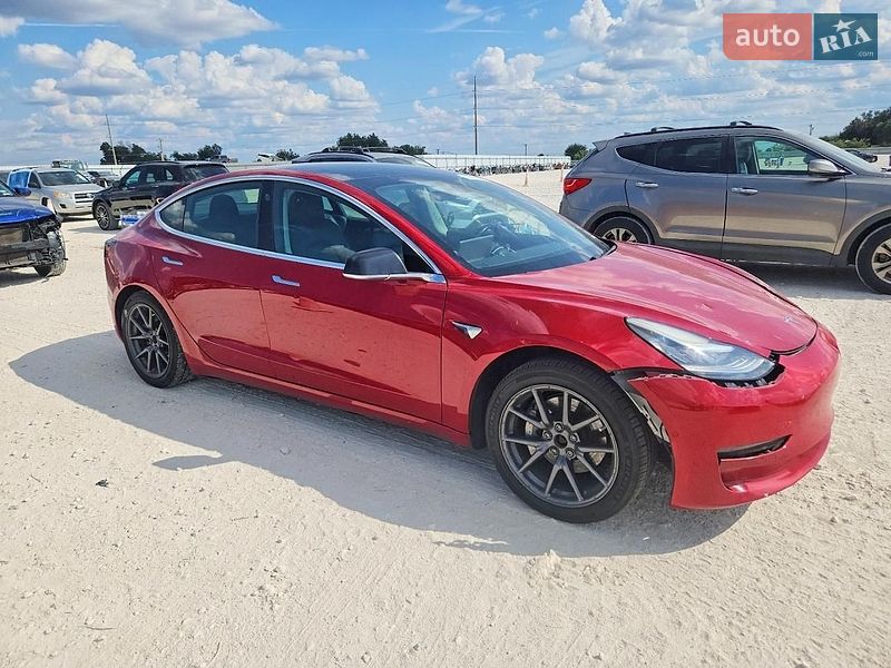 Седан Tesla Model 3 2019 в Львове