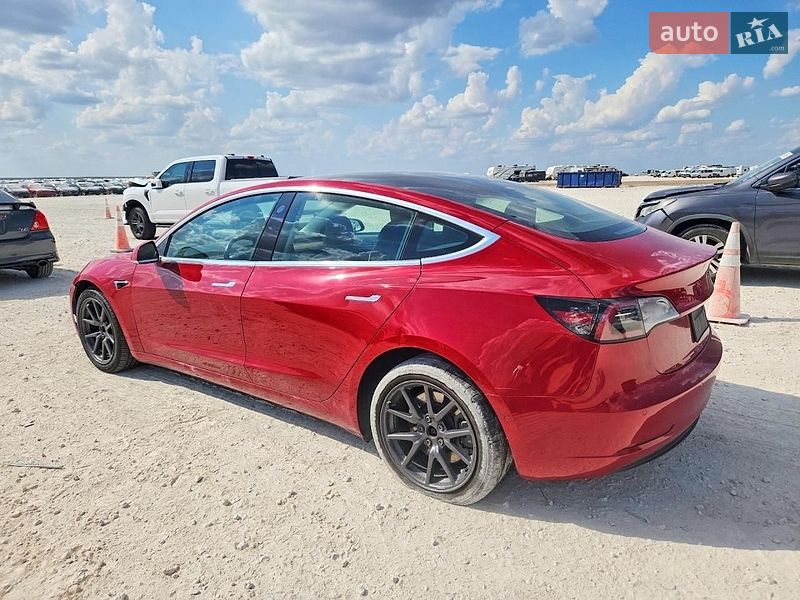 Седан Tesla Model 3 2019 в Львове