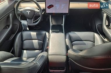 Седан Tesla Model 3 2019 в Львове