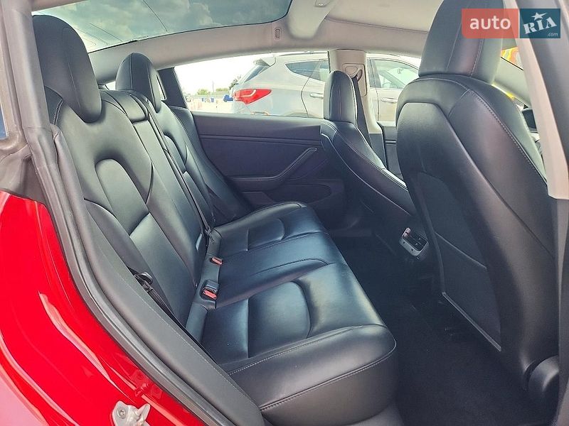 Седан Tesla Model 3 2019 в Львове