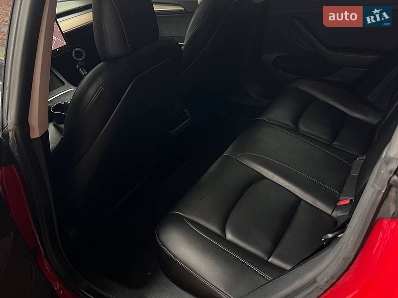 Седан Tesla Model 3 2021 в Львове