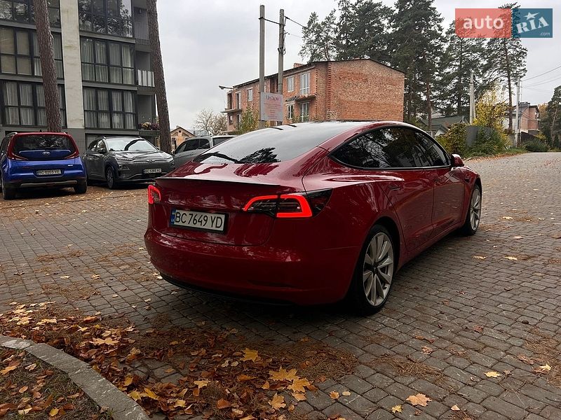 Седан Tesla Model 3 2021 в Львове