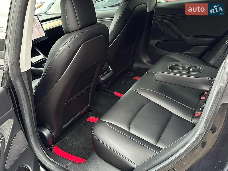 Седан Tesla Model 3 2018 в Львові