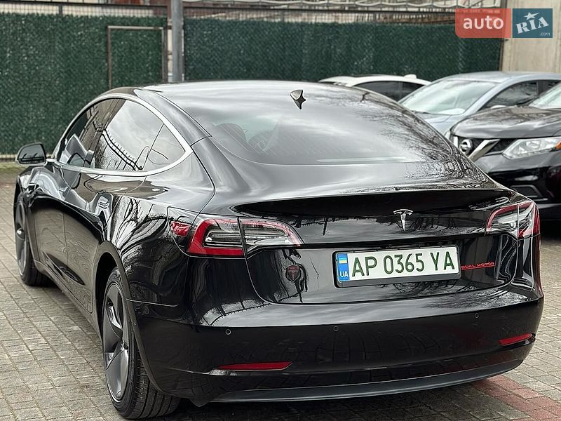 Седан Tesla Model 3 2018 в Львові
