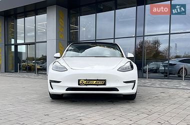 Седан Tesla Model 3 2022 в Львове