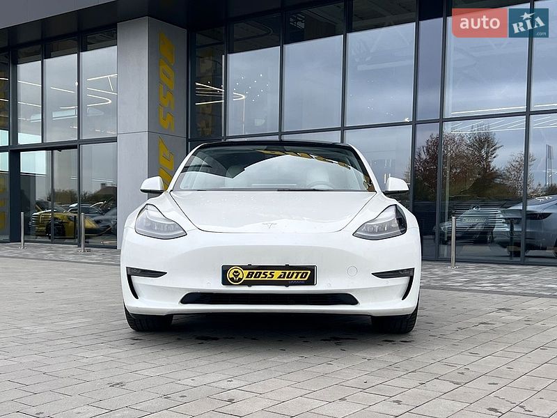 Седан Tesla Model 3 2022 в Львове
